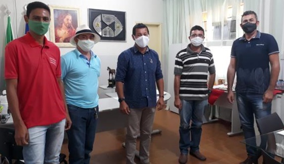 Santa Brígida: Com a mudança de nível, prefeito “Gordo de Raimundo” atende 100% das solicitações dos professores