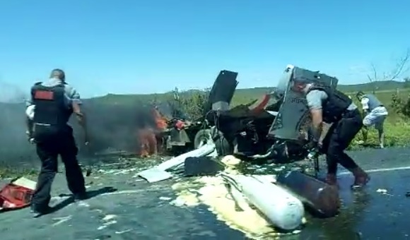 Criminosos armados interceptam carro-forte, explodem veículo e fogem próximo ao ’40’ na BR-110