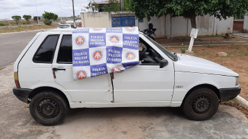 Veiculo furtado em Paulo Afonso é achado abandonado sem 2 pneus e sem bateria