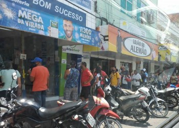 De olho nos R$ 300 milhões, casas lotéricas em Paulo Afonso ficam lotadas de apostadores esperançosos