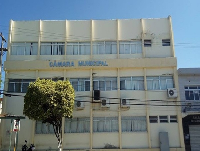 Câmara de Delmiro Gouveia reajusta salário de prefeito de R$ 15 mil para R$ 25 mil, vice para R$ 16,6 mil e secretários, R$ 10 mil