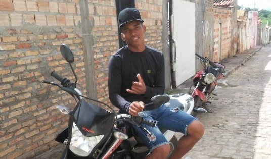 Jovem de 20 anos morre após acidente de moto na BR-110 em Jeremoabo, Bahia