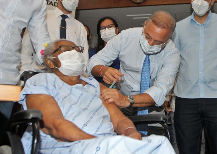 Bahia autoriza municípios a vacinarem idosos acima de 90 anos a partir de segunda-feira