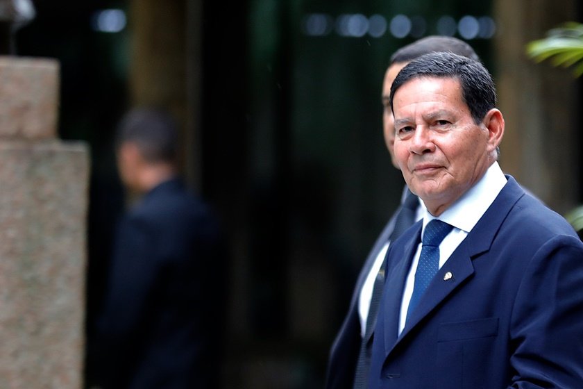 Mourão diz que vai tomar vacina da Covid-19: “Não é uma questão individual”