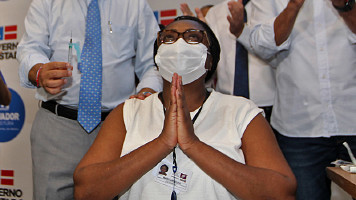 Veja imagens das primeiras pessoas vacinadas contra a Covid-19 na Bahia