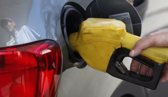 Diesel sobre 15,2% e gasolina tem alta de 10,2% nas refinarias