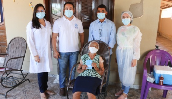 Prefeitura de Glória (BA) inicia vacinação de idosos acima de 90 anos contra covid-19