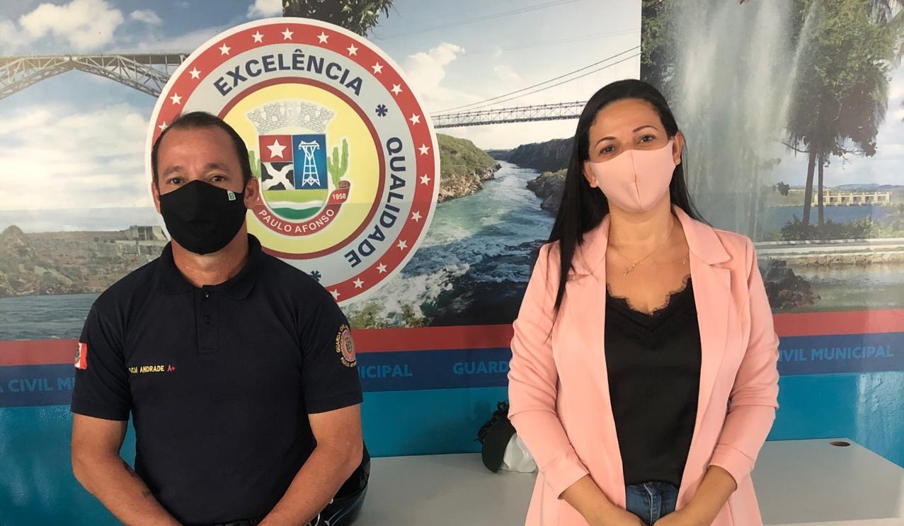 Vereadora e líder da oposição, Evinha, visita sede dos Guardas Civis Municipais