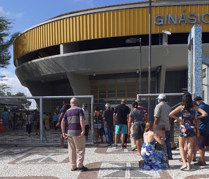 Em apenas meio período,1.240 doses são aplicadas em Paulo Afonso e idosos acima de 75 anos terão que aguardar novo lote