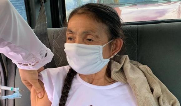 Idosos a partir de 65 anos começam a ser vacinados contra a Covid-19 neste domingo (28) em Paulo Afonso