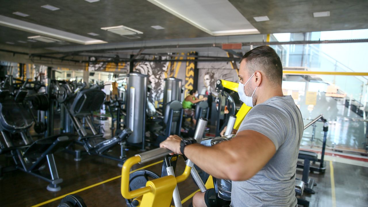 Além do toque de recolher às 18h, academias também estão proibidas de funcionar até 29 de março