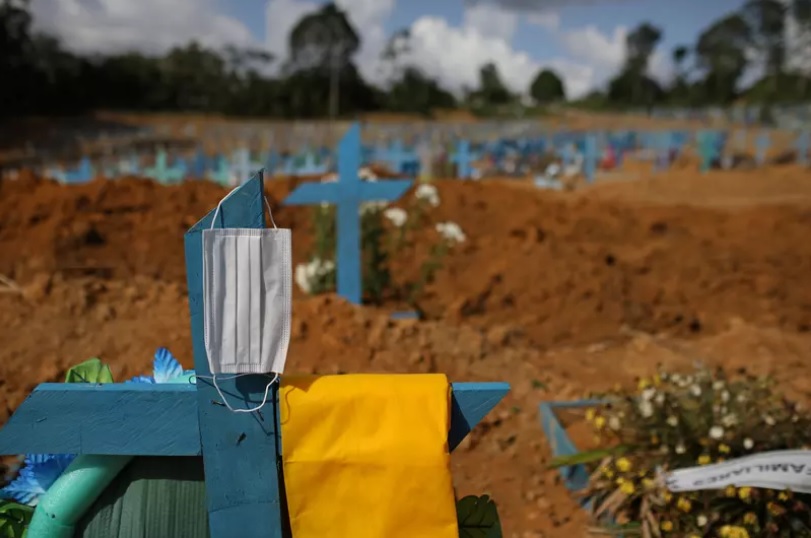 Com mais de 8 mil mortos em 48h, Brasil passa de 340 mil óbitos por Covid-19