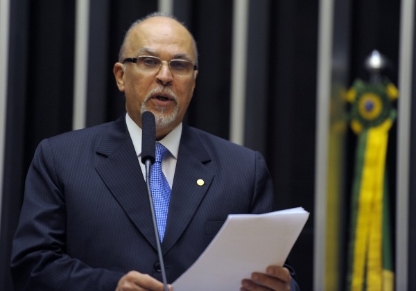 Decisão judicial autoriza Mário Negromonte a retomar cargo de conselheiro no TCM