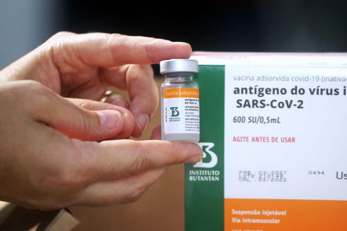 Vacinação para pessoas com comorbidades de 55 a 59 anos acontece nesta terça (4); veja quais doenças