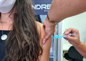 Vacinação para Covid-19 na Bahia passa a ser apenas por critério de idade