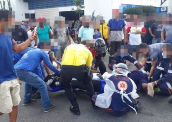 Paulo Afonso: Condutor de moto fica ferido após colisão contra caçamba na Avenida ACM; veja fotos e vídeo