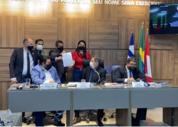 7 vereadores assinam requerimento para abertura de CPI, e Leco defende prefeito: “Luiz de Deus é homem sério e íntegro”