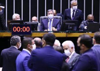Em derrota para Bolsonaro, Câmara rejeita e arquiva PEC do voto impresso; veja como votou cada deputado