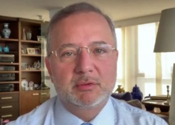 Secretário de Saúde da Bahia pede exoneração após xingar chef de cozinha de ‘vagabunda’