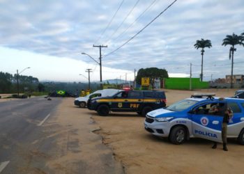 Forças de Segurança da Bahia desbloqueiam trechos da BR-116 ocupados por caminhoneiros