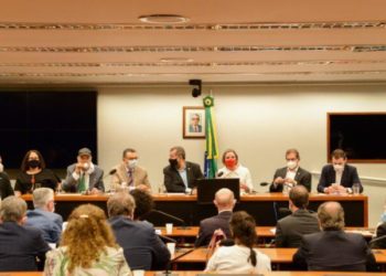 Com adesão do PT e PDT, partidos se unem pelo impeachment de Bolsonaro