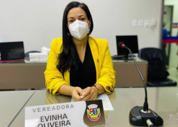 Evinha está à espera de decisão judicial para ver em prática lei de transparência na vacina contra Covid-19