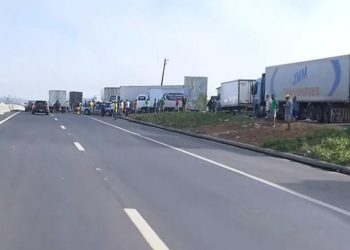 Caminhoneiros continuam protesto na Bahia e mais estados; PRF atua para liberar fluxo