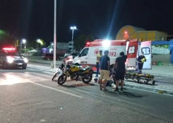 Entregadores de delivery colidem no centro de Paulo Afonso; um tem suspeita de fratura na perna, diz GTRAN