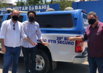 Vereador Gilmário Marinho e Bero do Jardim Bahia acompanham entrega da viatura para o BTN