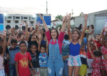 Sheila Bello e amigos realizam ação social em comemoração ao Dia das Crianças