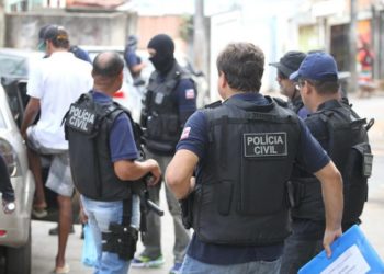 Governo quadruplica valor de prêmio pago a policias por apreensão de armas na Bahia