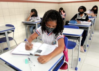 Aulas 100% presenciais na rede estadual de ensino na Bahia começam na próxima segunda-feira (18)