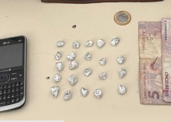 Paulo Afonso – Mulher com bebê de colo é presa após ser flagrada com droga escondida nas partes íntimas, diz PM