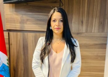 Líder da oposição, Evinha diz que governo “manobra para barrar CPI” porque “estamos no caminho certo”