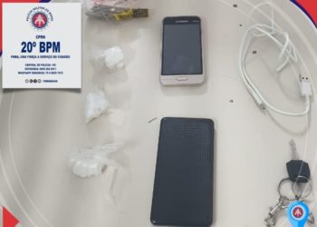 Durante blitz, PM prende homem em moto que fazia entrega de drogas “avião” em Paulo Afonso