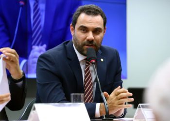 “Jabutis” do deputado Adolfo Viana, do PSDB da Bahia, vão encarecer a conta de luz no país