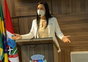 Evinha sugere a Luiz de Deus que vá às redes sociais e explique o porquê de tantas obras paradas