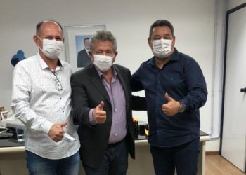 Vereadores Gilmário Marinho e Bero do Jardim Bahia levam demandas do município ao gabinete do Governador