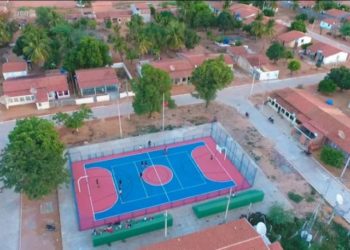 “Espaço mais adequado para esporte e lazer”, diz prefeito David Cavalcanti ao entregar requalificação de quadra em Glória, BA