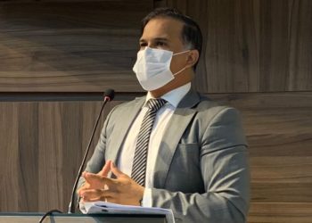 “Querem pegar as verbas federais”, disse Marconi ao denunciar “manobra contraditória da prefeitura que destina dinheiro da Educação para Saúde”