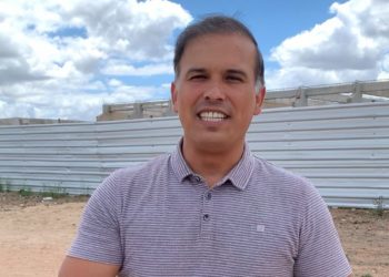 Marconi denuncia obra de escola da prefeitura de mais de R$ 3 milhões paralisada há quase 2 anos