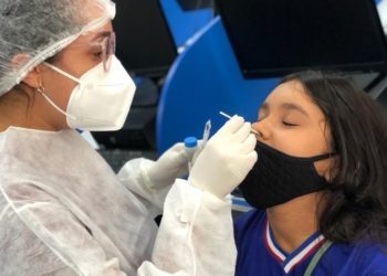 Alunos e funcionários da Escola João Bosco Ribeiro participam de testagem da Covid-19