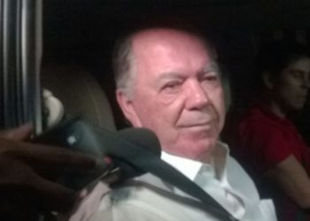 Vice-governador da Bahia recebe alta médica e deixa hospital após internação por mal estar