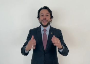 Deputado Mário Júnior vota “SIM” e comemora aprovação de precatórios do Fundeb a profissionais da educação