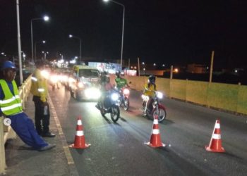 Pare e Siga: Ponte de acesso teve pista interditada para mais uma etapa de obras da Embasa