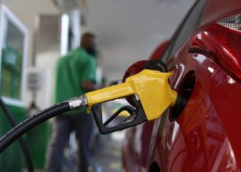 Gasolina sobe pela quinta semana seguida, diz ANP. Diesel e gás de botijão também têm alta