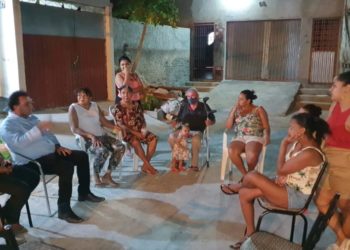 No Perpétuo Socorro, vereador Valmir Rocha conversa com moradores sobre melhorias para a localidade