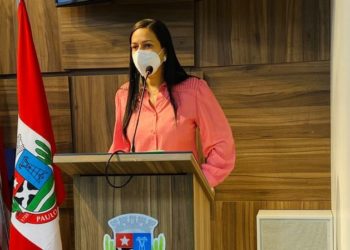 “Sou funcionária da população e não do prefeito”, diz Evinha Oliveira