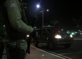 Homens invadem festa lotada, atiram no público, um morre e dois ficam feridos em Jeremoabo-BA