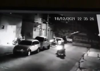 Vídeo mostra momento exato da prisão de suspeito após perseguição policial no centro de Paulo Afonso